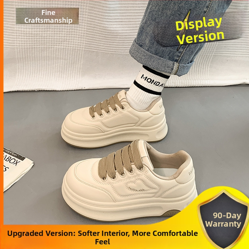 Populaarsed valged kingad naistele 2025. aasta kevadel uued platvormiga paksu tallaga mitmekülgsed vabaaja sporditossud, mis tõstavad kõrgust leivakõrguse kingadena