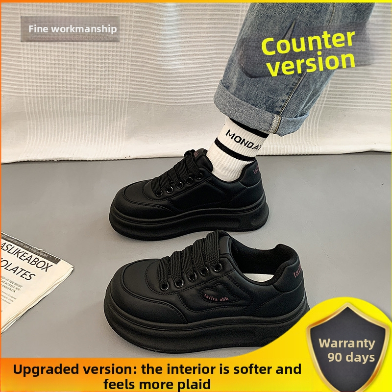 Populaarsed valged kingad naistele 2025. aasta kevadel uued platvormiga paksu tallaga mitmekülgsed vabaaja sporditossud, mis tõstavad kõrgust leivakõrguse kingadena