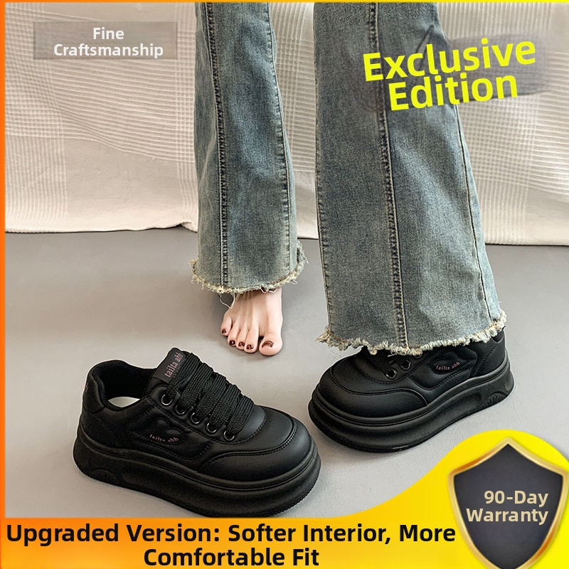 Populaarsed valged kingad naistele 2025. aasta kevadel uued platvormiga paksu tallaga mitmekülgsed vabaaja sporditossud, mis tõstavad kõrgust leivakõrguse kingadena