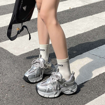 Retro keptos gatvės pėdos, demonstruojamos mažo storo padu, „Torre“ bateliai, nauji moteriški pavasario ir rudens lengvi, padidinto dydžio laisvalaikio sportiniai bateliai, sprogimai