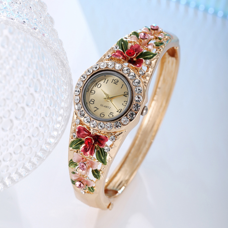 2025 Нов дамски кварцов часовник в корейски стил с диаманти и цветя, моден алуминиев часовник с гривна, готов за употреба, директна доставка