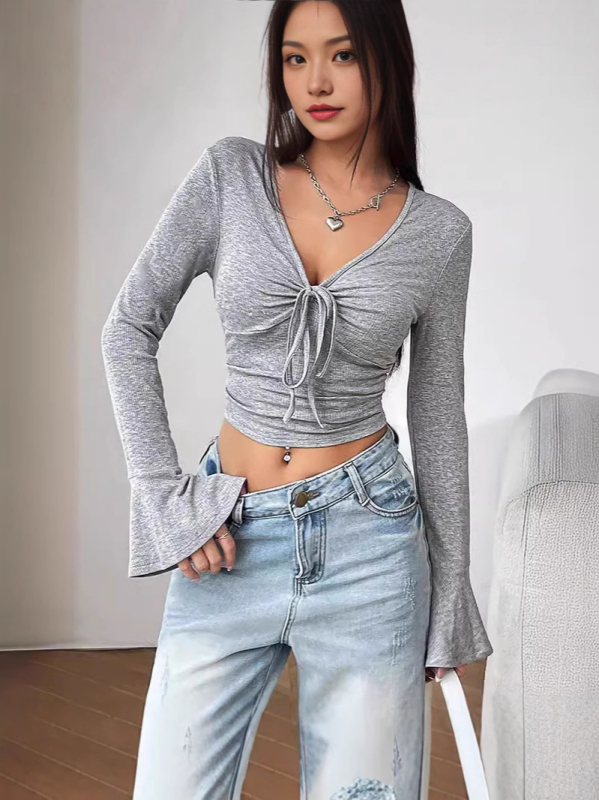 2025 Европейски и американски трансграничен елегантен висок клас секси стил с връзки и V-образно деколте, тесни ръкави с камбанка и тениска на едро