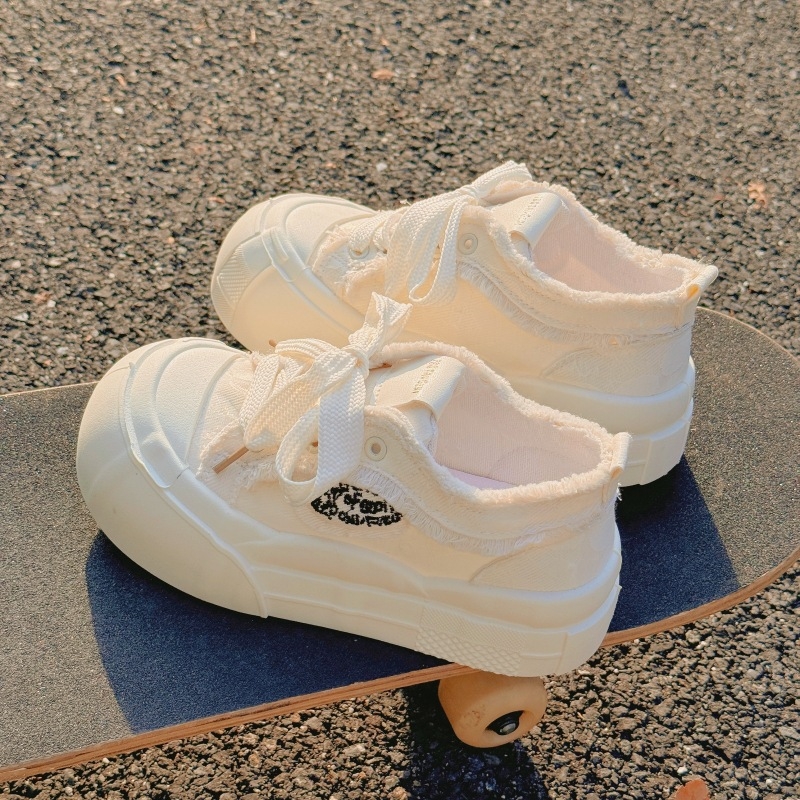 Platforminiai sportbačiai smulkioms moterims, 2025 m. nauji korėjietiško stiliaus ūgį didinantys studentiški balti bateliai, mieli ir keisti laisvalaikio sportiniai bateliai