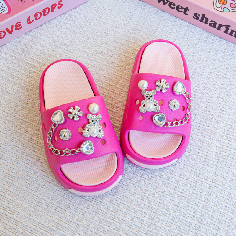 Nauji sprogimai Animacinių filmukų sidabriniai meškiukai Visų rungtynių berniukų ir mergaičių EVA šlepetės Mados dvigubos poros minkšto dugno neslystančios vieno žodžio šlepetės