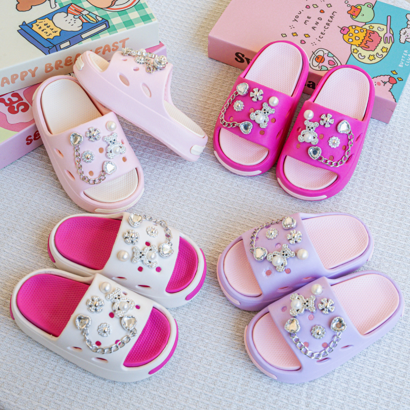 Nauji sprogimai Animacinių filmukų sidabriniai meškiukai Visų rungtynių berniukų ir mergaičių EVA šlepetės Mados dvigubos poros minkšto dugno neslystančios vieno žodžio šlepetės