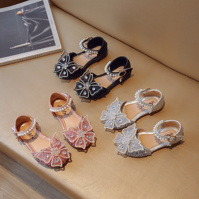 Tüdrukute printsessikingad 2025. aasta suvised uued moodsed pehme tallaga kristall-teemantlibu sandaalid beebidele, moodsad väikesed nahast kingad