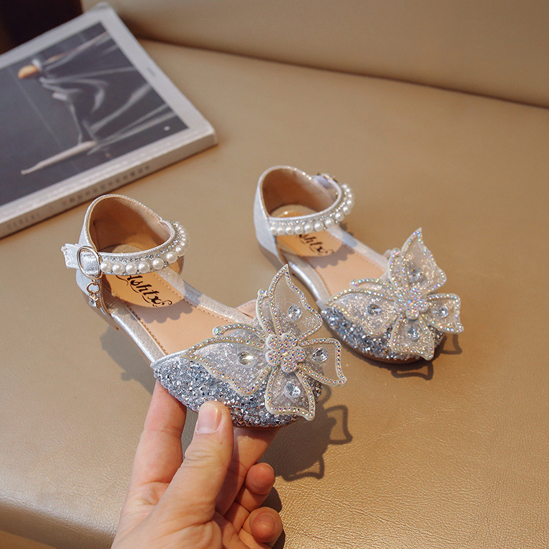 Tüdrukute printsessikingad 2025. aasta suvised uued moodsed pehme tallaga kristall-teemantlibu sandaalid beebidele, moodsad väikesed nahast kingad