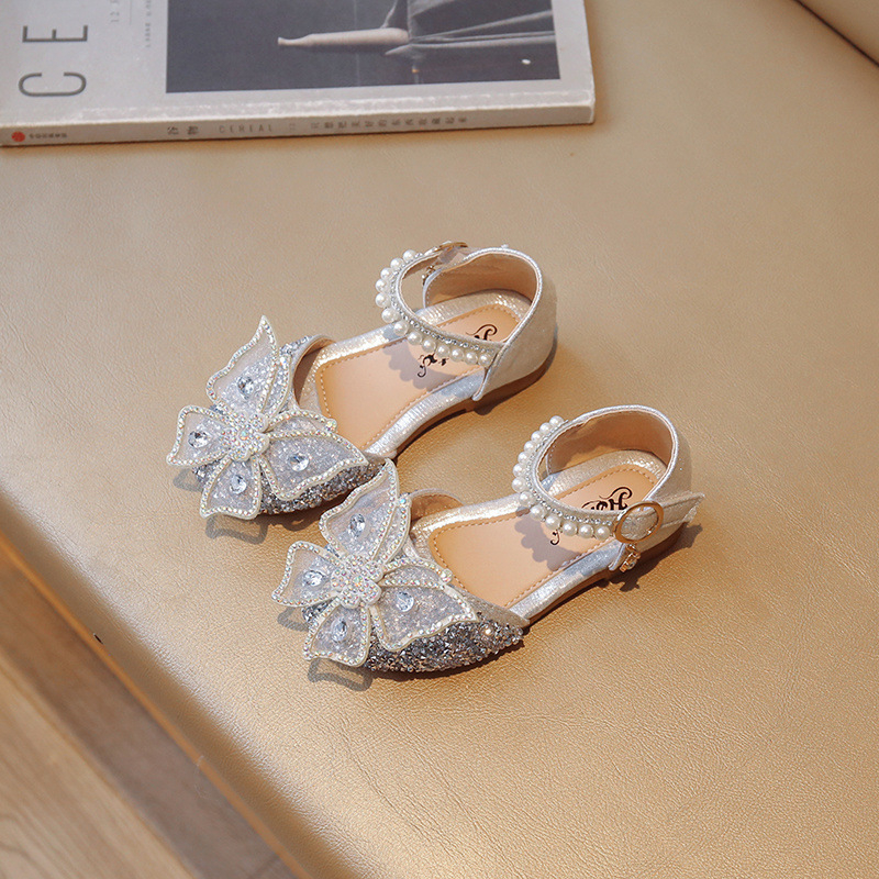 Tüdrukute printsessikingad 2025. aasta suvised uued moodsed pehme tallaga kristall-teemantlibu sandaalid beebidele, moodsad väikesed nahast kingad