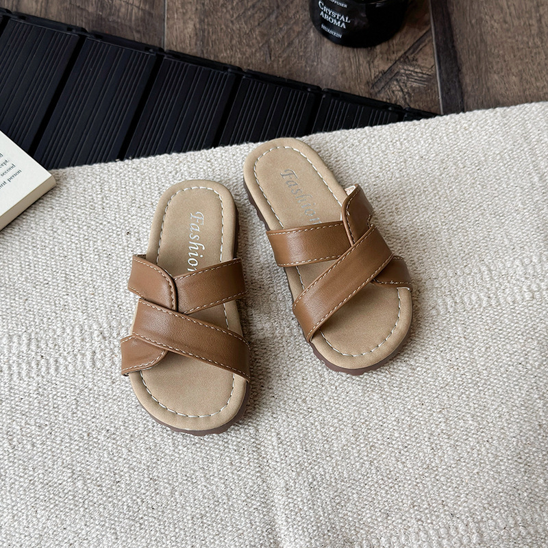 Mergaičių šlepetės su kryžminiais dirželiais, skirtos viršutiniams drabužiams, 2025 m. vasaros nauji prancūziško retro stiliaus laisvalaikio plokščiapadžiai paplūdimio neslystantys sandalai