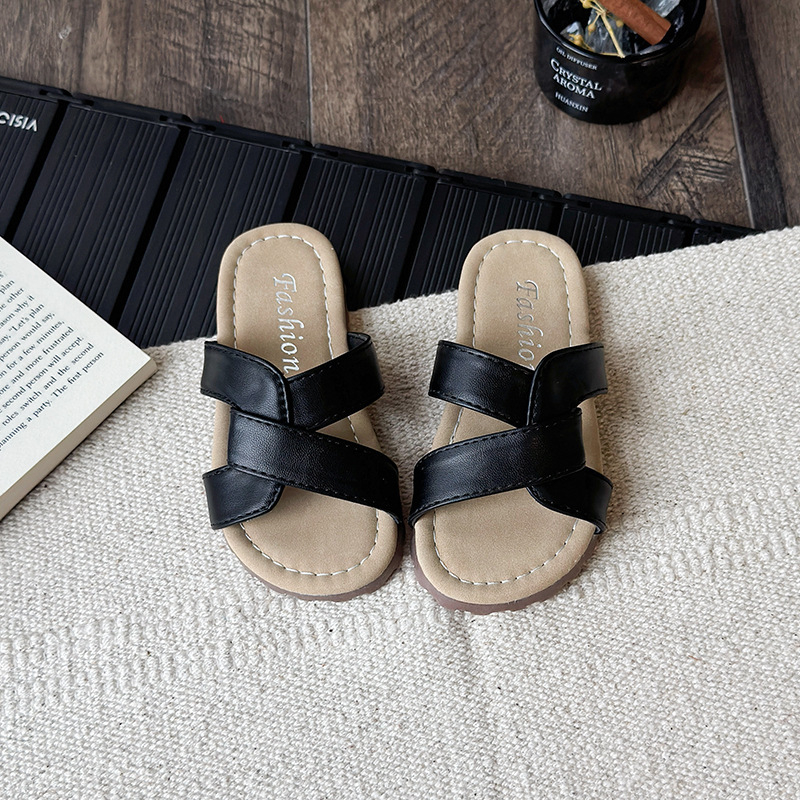 Mergaičių šlepetės su kryžminiais dirželiais, skirtos viršutiniams drabužiams, 2025 m. vasaros nauji prancūziško retro stiliaus laisvalaikio plokščiapadžiai paplūdimio neslystantys sandalai
