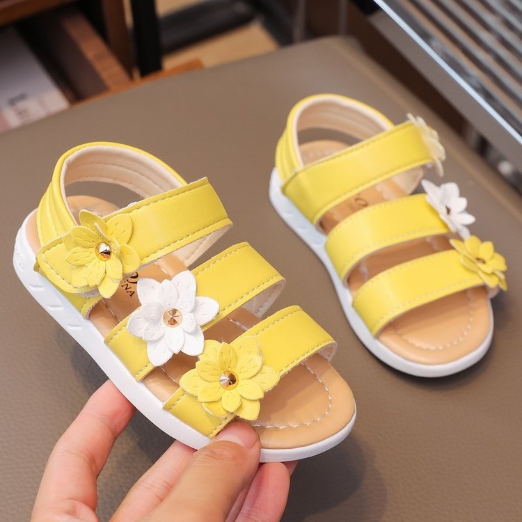 2024-es nyári új gyermek szandálok, lányoknak való virágos hercegnő cipők, középső és nagy gyermek római cipők, babacipők