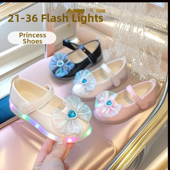 Tüdrukute printsessikingad 2025. aasta kevadel uued välklambiga helendava lipsuga rhinestones väikese tüdruku kingad ruudukujulise suuga väikesed nahast kingad