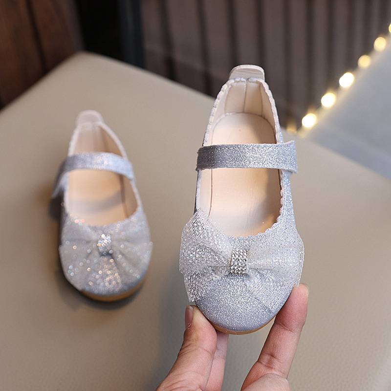 Meiteņu princeses apavi Jauni bērnu apavi Spīdīgi pavasara un vasaras mazi ādas apavi Meiteņu apavi Bērnu apavi ar mīkstu zoli