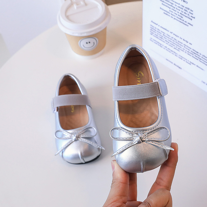 Tüdrukute nahast kingad beebitüdrukute printsessikingad 2025. aasta kevad- ja sügiskingad uued pehme tallaga balletikingad laste üheosalised kingad laste esinemiskingad