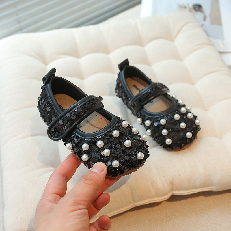 Amazon jaunu mazuļu meiteņu modes pērļu pavasara vienvietīgie apavi korejiešu princeses mīkstās zoles mazi ādas apavi bērnu apavi sieviešu apavi