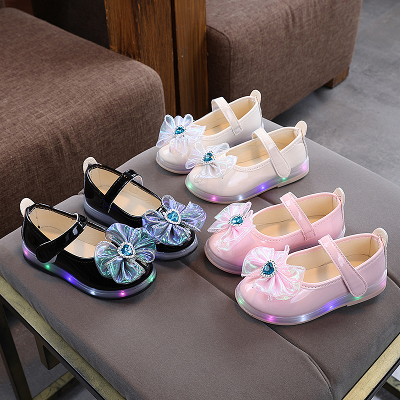 Pantofi de fete prințesă 2025 primăvara și toamna noi flash lumină arcuri luminoase stras fetițe pantofi pătrați pantofi mici din piele cu gură pătrată