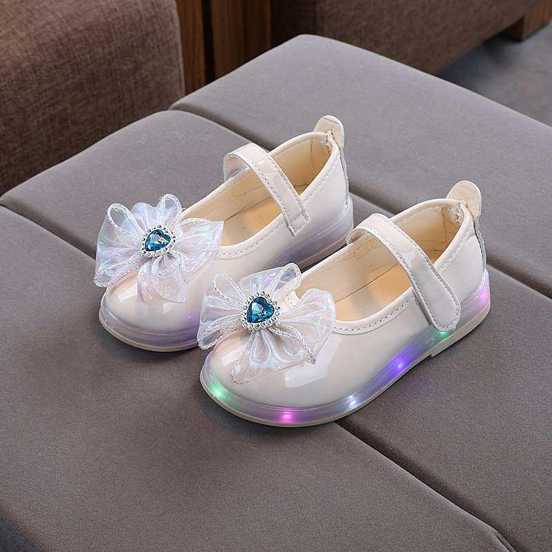 Meiteņu princeses apavi 2025. gada pavasarī un rudenī, jauni, zibspuldzes gaismā mirdzoši bantītes ar rhinestones formas mazo meiteņu apavi kvadrātveida mutē mazi ādas apavi