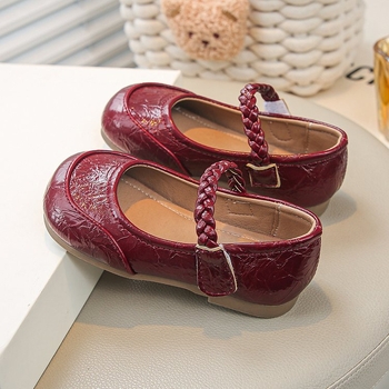 Tüdrukute nahast kingad 2025. aasta kevadised ühekordsed kingad Korea stiilis pehme tallaga laste printsessikingad lihtsad kõikvõimalikud kandilised suukingad