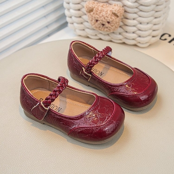 Tüdrukute nahast kingad 2025. aasta kevadised ühekordsed kingad Korea stiilis pehme tallaga laste printsessikingad lihtsad kõikvõimalikud kandilised suukingad