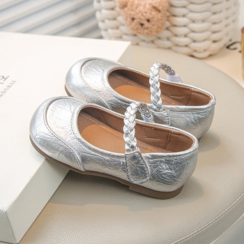 Tüdrukute nahast kingad 2025. aasta kevadised ühekordsed kingad Korea stiilis pehme tallaga laste printsessikingad lihtsad kõikvõimalikud kandilised suukingad