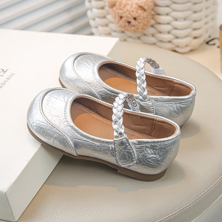 Tüdrukute nahast kingad 2025. aasta kevadised ühekordsed kingad Korea stiilis pehme tallaga laste printsessikingad lihtsad kõikvõimalikud kandilised suukingad