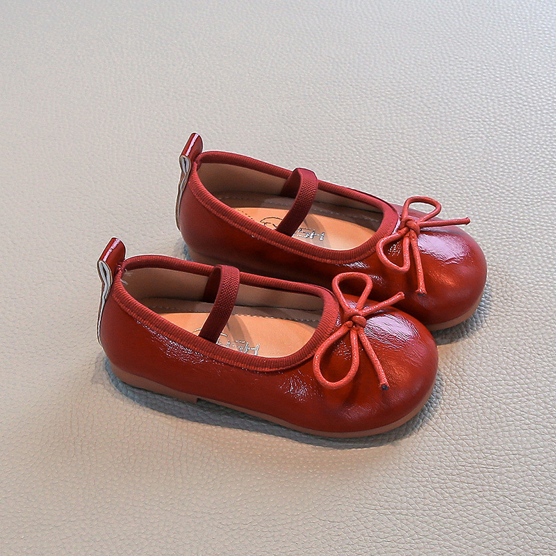 Детски малки кожени обувки 2025 Пролет и есен Нови корейски стил за момичета с мека подметка и панделки Бебешки неплъзгащи се модни обувки