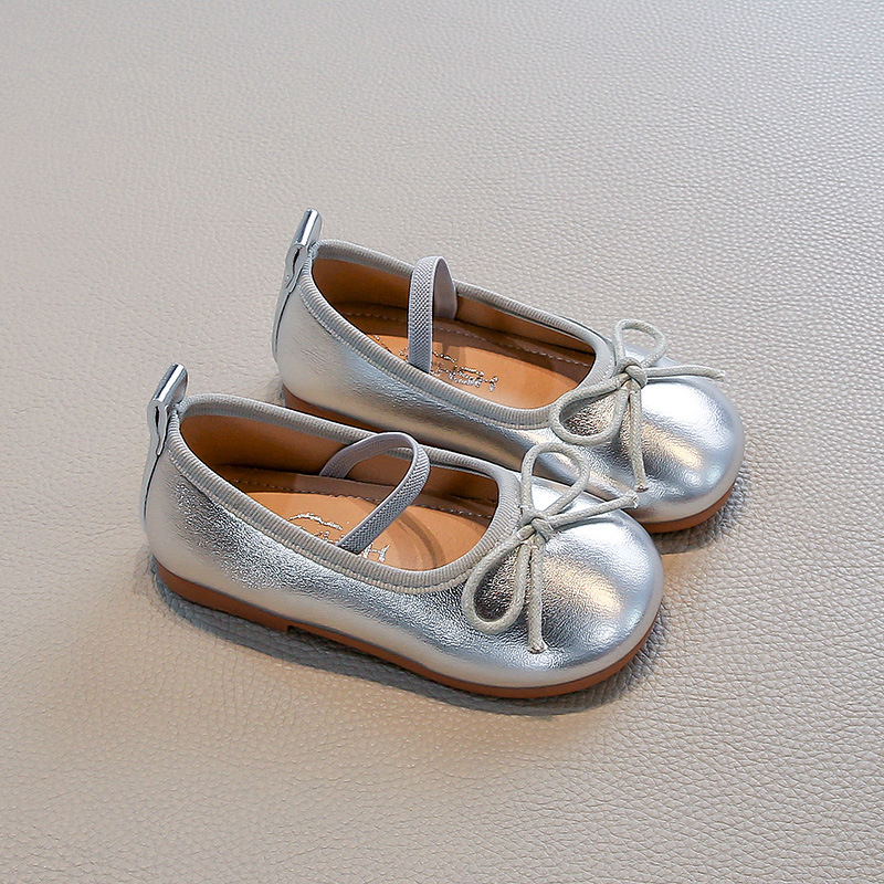 Детски малки кожени обувки 2025 Пролет и есен Нови корейски стил за момичета с мека подметка и панделки Бебешки неплъзгащи се модни обувки