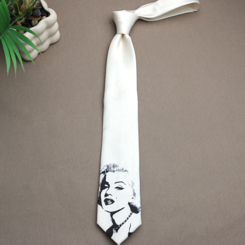 Jautra apdrukāta mākslīgā zīda mākslinieciska kaklasaite vīriešiem, daudzpusīga, moderna, ikdienišķa jupija melni zila, ar rokām sieta kaklasaite