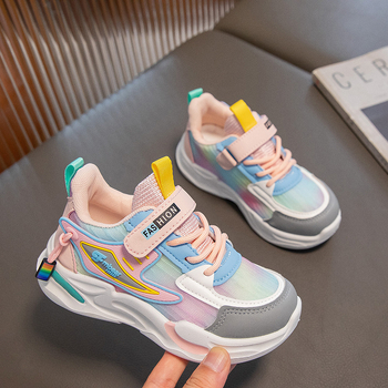 Tüdrukute spordijooksujalatsid sügiseks 2024. Uued saabumised. Kõikidele mängudele sobivad hingavad pehme põhjaga laste ja algkooliõpilaste nahast jooksujalatsid Tide`ile.