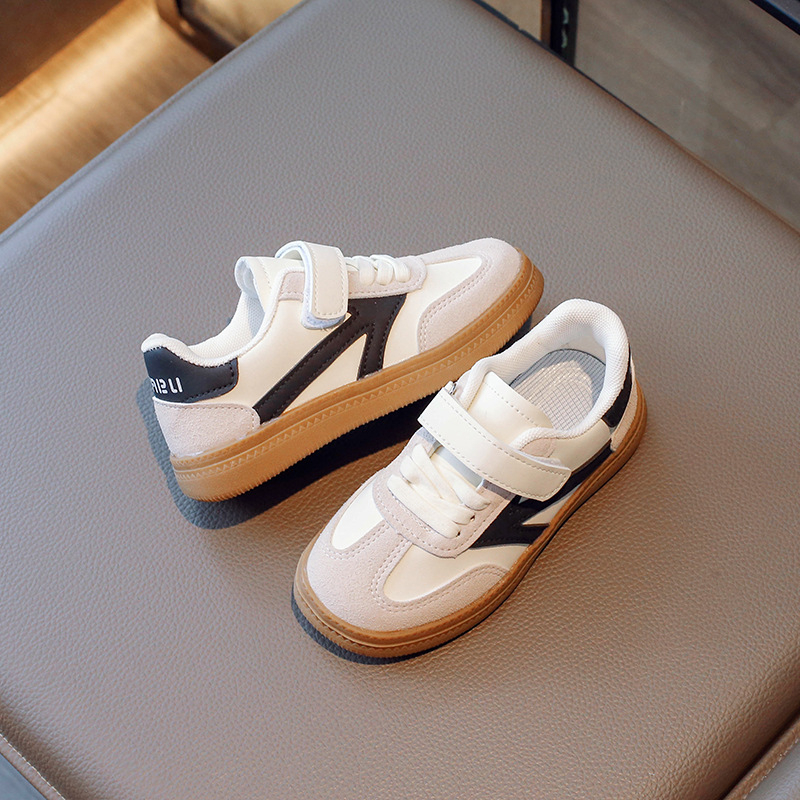 Bērnu bibliotēkas truša meiteņu sporta apavi 2024. gada rudens sākumā, korejiešu versija ar mīkstu apakšējo dēļu apaviem zēniem, mazi balti apavi, bērnu morāles treniņu apavi