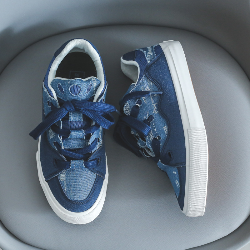 Pavasara jaunumi. Modernas maizes kurpes vīriešiem, melnbaltas, mazas smaržas, audekla kurpes, vīriešu ikdienas skrituļdēļu kurpes vairumtirdzniecībā.