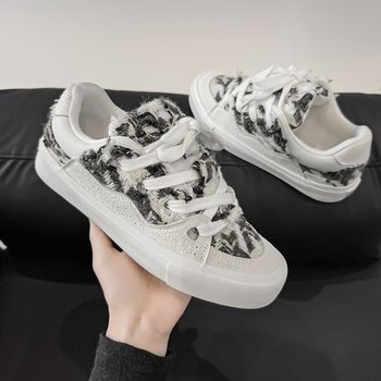 Vīriešu augstas kvalitātes jauni melnbalti pāris 2025 audekla nišas unisex dizaina ielāpu skrituļslidošanas apavi