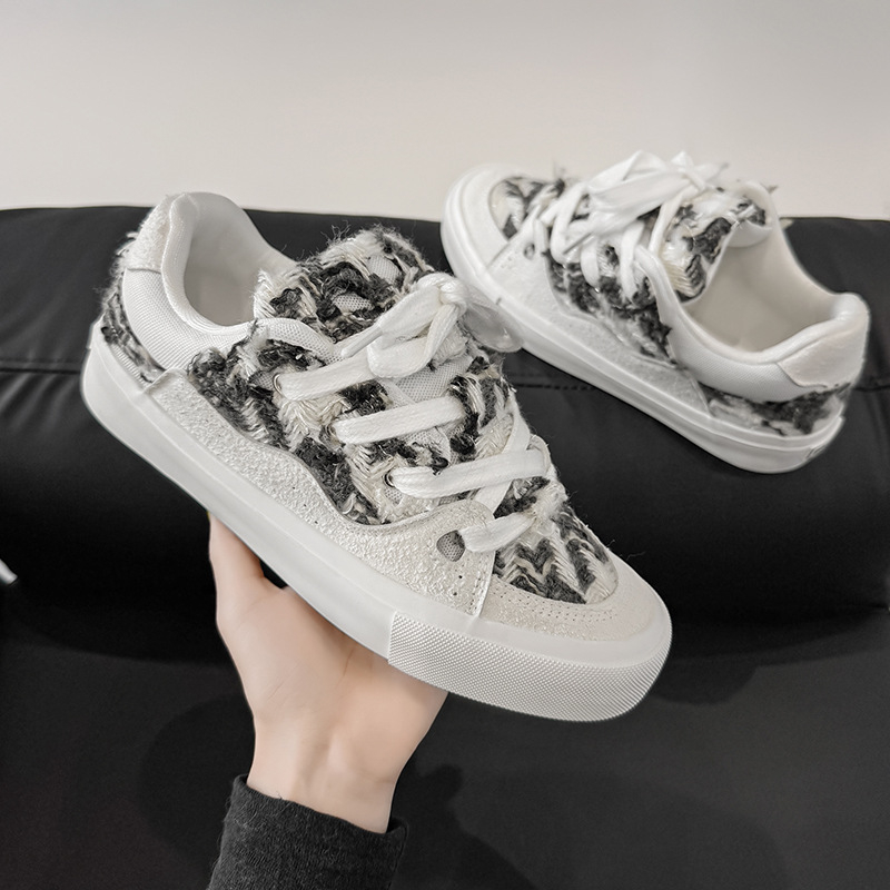 Vīriešu augstas kvalitātes jauni melnbalti pāris 2025 audekla nišas unisex dizaina ielāpu skrituļslidošanas apavi