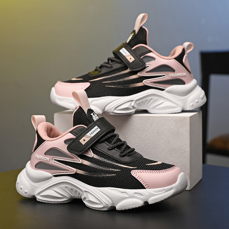 Детски обувки 2025 Нови мрежести дишащи велкро момчета и момичета средни и големи детски туристически обувки леки маратонки за ученици от началното училище