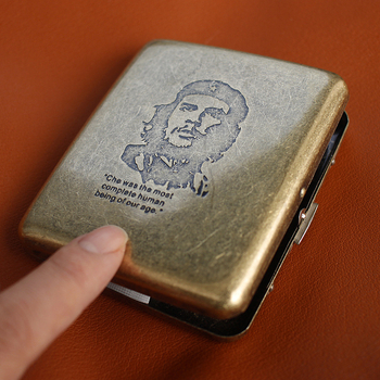 Uus 20-pakk metallist messingist sigaretiümbrist, millel on kinkekarp, millel on rõhukindel niiskuskindel meeste sigaretikaitsekarp