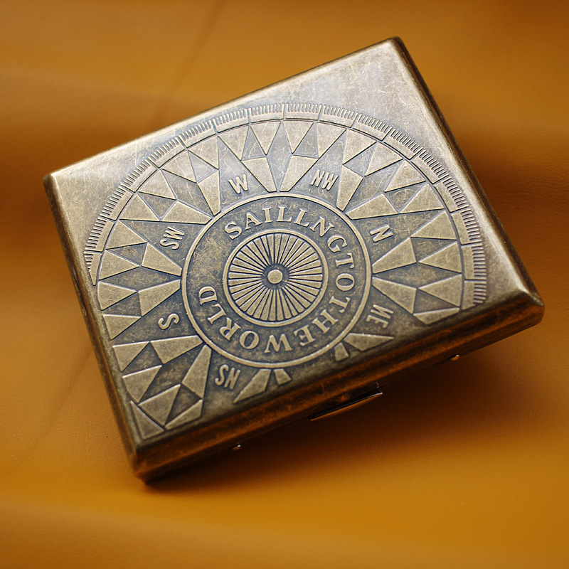 Uus 20-pakk metallist messingist sigaretiümbrist, millel on kinkekarp, millel on rõhukindel niiskuskindel meeste sigaretikaitsekarp