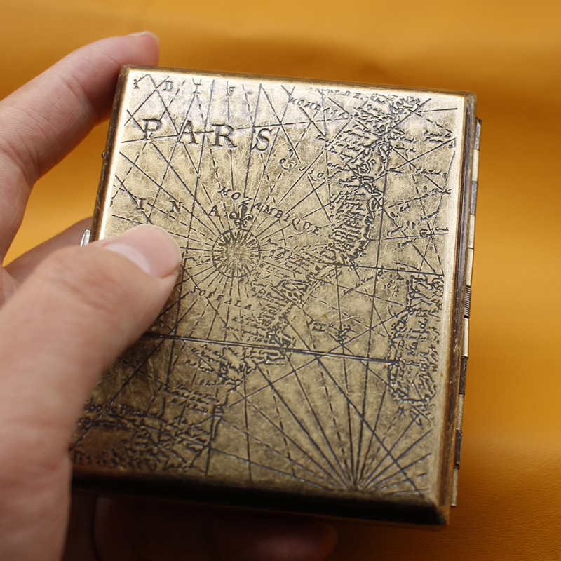 Uus 20-pakk metallist messingist sigaretiümbrist, millel on kinkekarp, millel on rõhukindel niiskuskindel meeste sigaretikaitsekarp