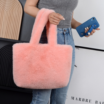 „TikTok“ to paties stiliaus didelės talpos pliušinis krepšys moterims, rudens ir žiemos pūkuotas nešiojamas vieno peties pliušinis krepšys, skirtas įvairiems rungtynėms