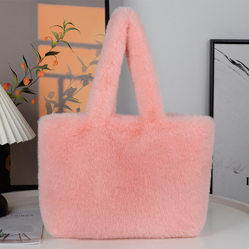 „TikTok“ to paties stiliaus didelės talpos pliušinis krepšys moterims, rudens ir žiemos pūkuotas nešiojamas vieno peties pliušinis krepšys, skirtas įvairiems rungtynėms