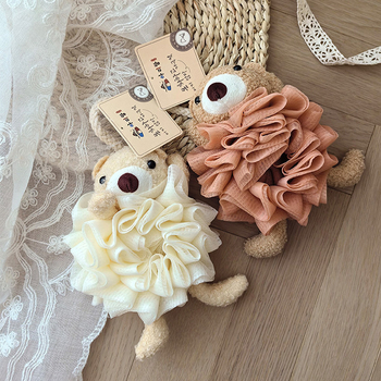 Lõuna-Korea kaubamärgi Arirang käsitsi valmistatud vannilillest armsa karunukuga koomiksivannipalli mullivõrku pole lilli kerge lahti lasta.