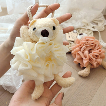 Lõuna-Korea kaubamärgi Arirang käsitsi valmistatud vannilillest armsa karunukuga koomiksivannipalli mullivõrku pole lilli kerge lahti lasta.