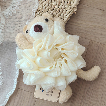 Lõuna-Korea kaubamärgi Arirang käsitsi valmistatud vannilillest armsa karunukuga koomiksivannipalli mullivõrku pole lilli kerge lahti lasta.