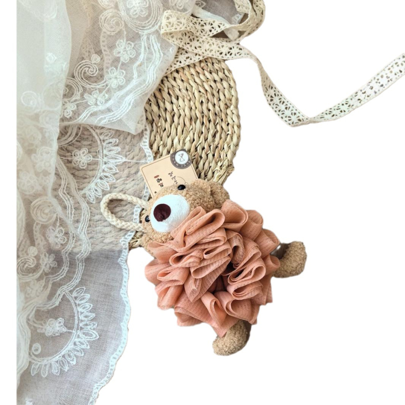 Lõuna-Korea kaubamärgi Arirang käsitsi valmistatud vannilillest armsa karunukuga koomiksivannipalli mullivõrku pole lilli kerge lahti lasta.