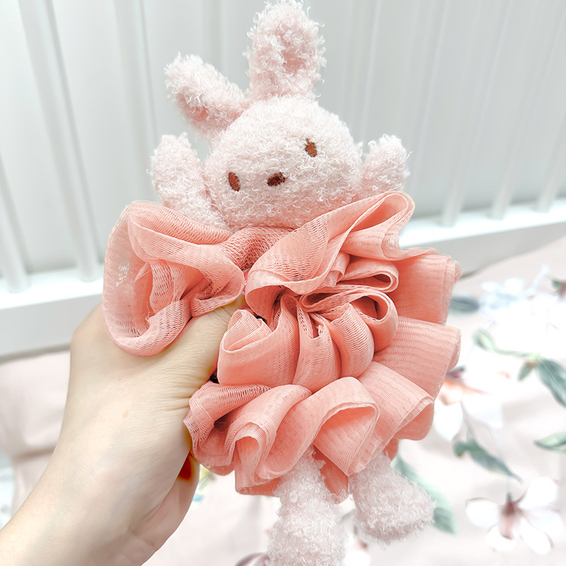 Lõuna-Korea kaubamärgi Arirang käsitsi valmistatud vannilillest armsa karunukuga koomiksivannipalli mullivõrku pole lilli kerge lahti lasta.