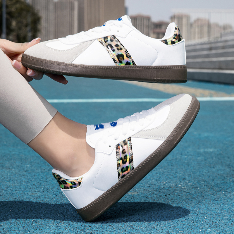 Pārrobežu pāru stila 2025. gada vācu treniņapavi, balti, pilnībā šņorējami, plakani ikdienas apavi, retro daudzpusīgi sporta apavi sievietēm un vīriešiem