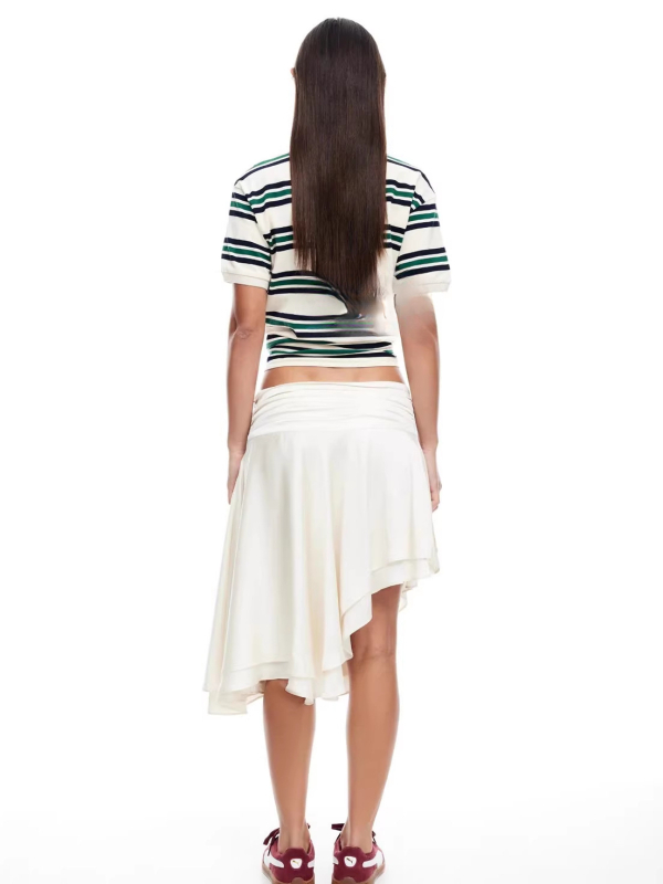 Pareizā versija Lioness 25 pavasara un vasaras kontrastējošais svītrainais polo krekls ar īsām piedurknēm, augšdaļa ar krokotiem svārkiem