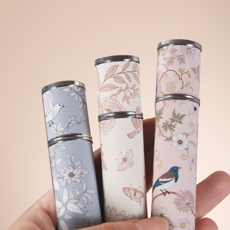 10 ml ėriuko odos spalvos gėlių ir paukščių odos stiklinių kvepalų buteliukų spausdinimas, stilingas nešiojamas kelioninis purškimo buteliukas