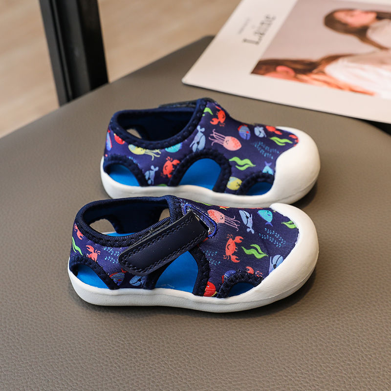 Zēnu un meiteņu sandales 2025. gadā. Jaunas bērnu korejiešu stila vasaras mazuļu bērnu neslīdošas mīkstas zoles pludmales apavi.