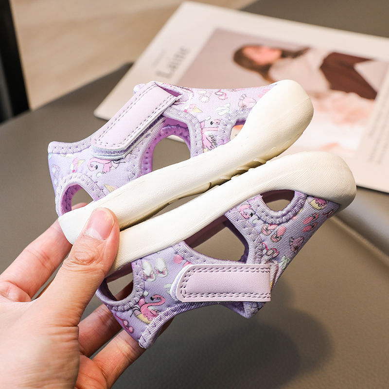 Zēnu un meiteņu sandales 2025. gadā. Jaunas bērnu korejiešu stila vasaras mazuļu bērnu neslīdošas mīkstas zoles pludmales apavi.