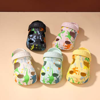 Suve põhirõhk on laste sussidel, vanematele lastele mõeldud vabaaja sandaalidel, armsatel multifilmikujundustel poistele ja tüdrukutele ning uutel vabaaja ja mitmekülgsetel stiilidel.